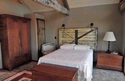 Treloar Cama Y Desayuno | Wine Haus: charming cottage with breathtaking views of the Missouri River!!