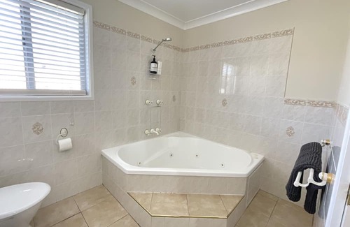 Inverell Casa | Spacious Inverell home suitable for 10 guests
