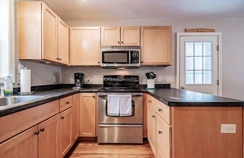 Conway Casa | Tranquil Paradise: Enchanting 3-Bedroom Brookside