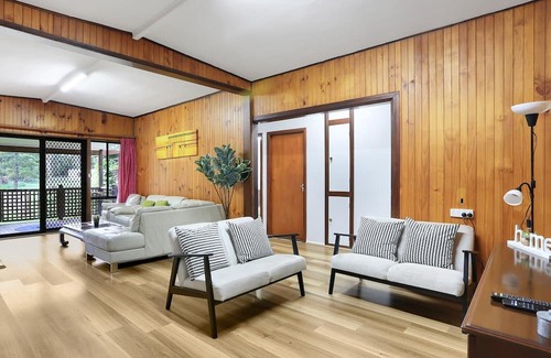 Londonderry Otro | Farm stay for14 people with Swimming pool, Sauna, pool table.