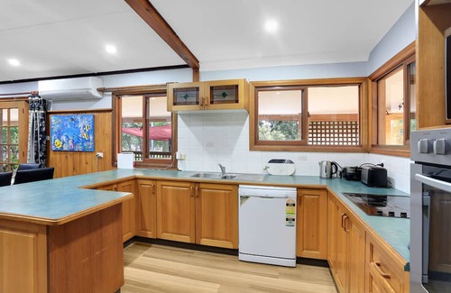 Londonderry Otro | Farm stay for14 people with Swimming pool, Sauna, pool table.