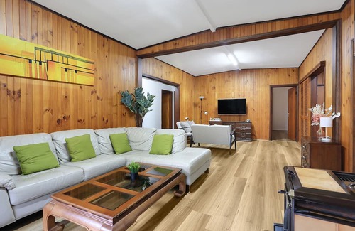 Londonderry Otro | Farm stay for14 people with Swimming pool, Sauna, pool table.
