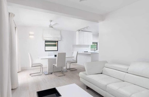 Mullins Villa | Beachfront villa