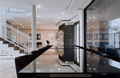 Drummoyne Casa | luxury entertainer's mansion close to water