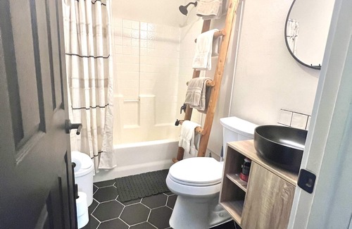 Glendale Cabina | Zen Zion, accommodates large groups of up to 30!