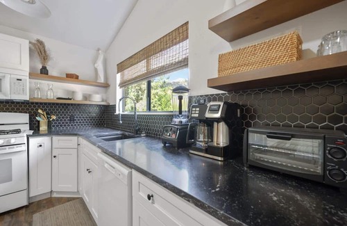 Glendale Cabina | Zen Zion, accommodates large groups of up to 30!