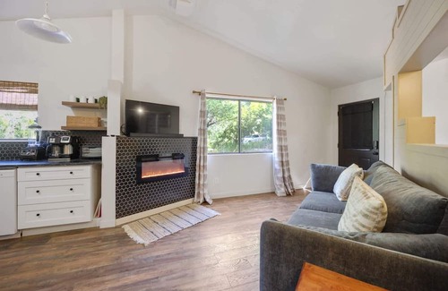 Glendale Cabina | Zen Zion, accommodates large groups of up to 30!
