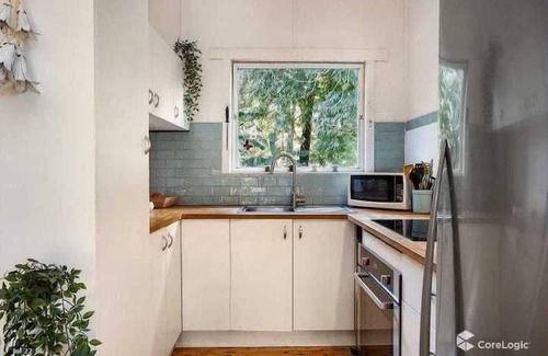 Bundeena Cabaña | Stylish cottage with pool 2 minute walk to the beach.