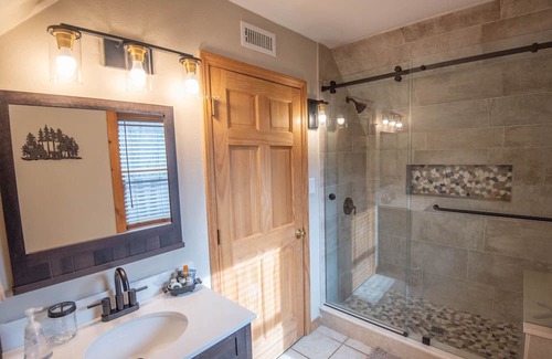 Todd Cabina | Todd Lodge and Cottage - Secluded with Beautiful Mountain Views