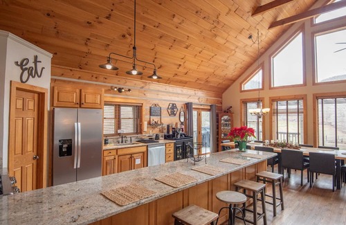 Todd Cabina | Todd Lodge and Cottage - Secluded with Beautiful Mountain Views