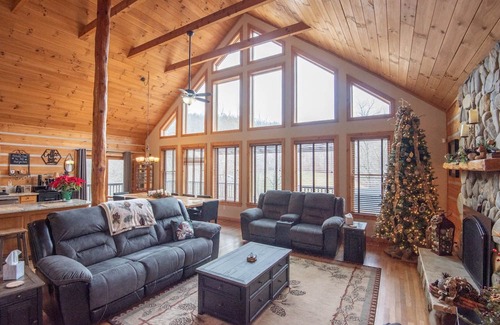 Todd Cabina | Todd Lodge and Cottage - Secluded with Beautiful Mountain Views