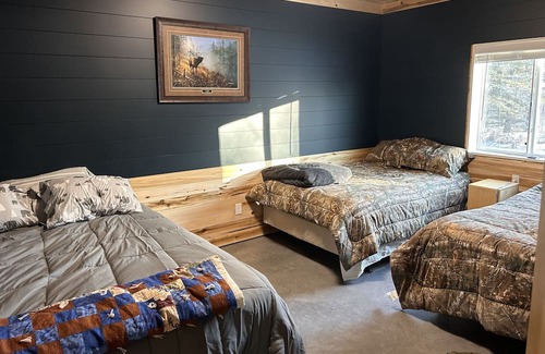 Williams Cabina | Large cabin with all new construction near Lake of the Woods.