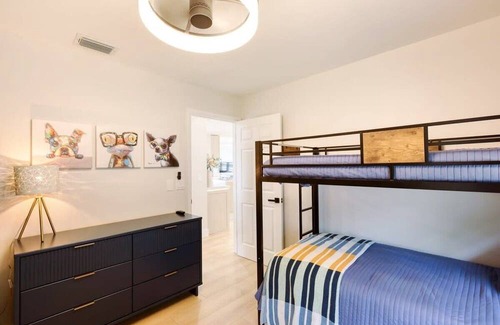 Palm River Estates Casa | Beautiful Palm River 3BR Gem Retreat