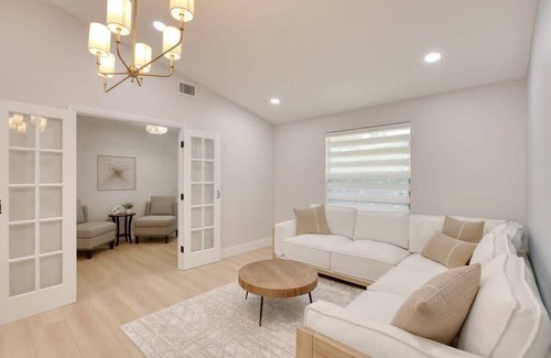 Palm River Estates Casa | Beautiful Palm River 3BR Gem Retreat