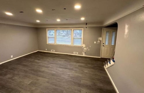 Warrensville Heights Casa | Beautiful Home