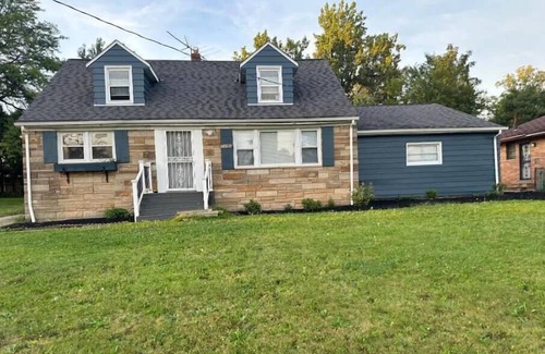 Warrensville Heights Casa | Beautiful Home
