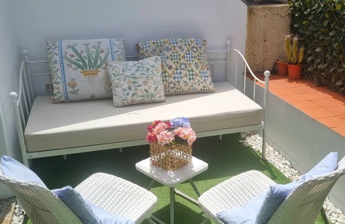 Santa Cruz de Tenerife Apartamento | Relaxing terrace in the center, you can visit the island and strolling the city.