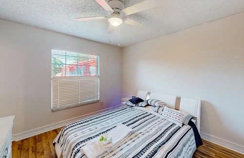 Eagle Lake Casa | Dog-friendly charming home with enclosed pool, large lanai, desk, & open layout