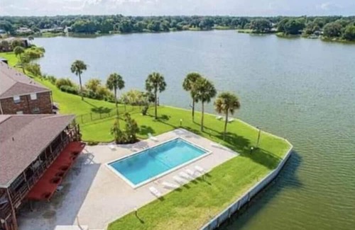 Lake Bentley Apartamento | Relax in a Comfy Secluded Condo