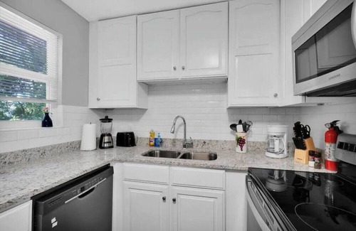 Orange Park Casa | Comfy Cabin Sleeps 10