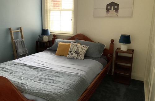 Crookwell Casa | Home away from home, 3 bedroom house, one block from Main Street