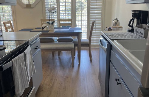 Alta Mesa Condominio | Perfectly located 2 bedroom condo. Minutes from everything.