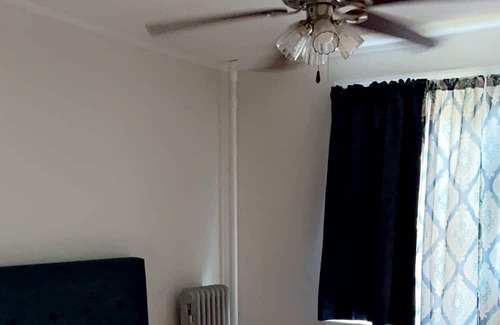 Woonsocket Apartamento | Charming New England Four-bed Haven. Pet-Friendly!
