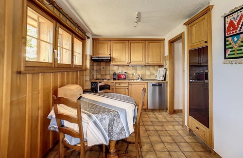Verbier Apartamento | 2 Bedroom apartment *** - 2nd floor - close to the sport centre and a bus stop, Verbier shuttle and