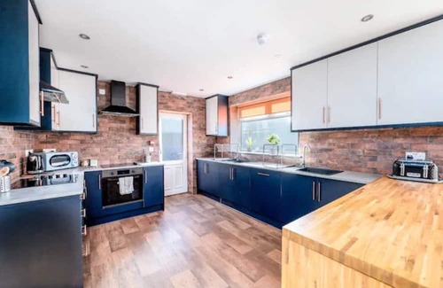 Grimsby Casa | Guest Homes | Newport House