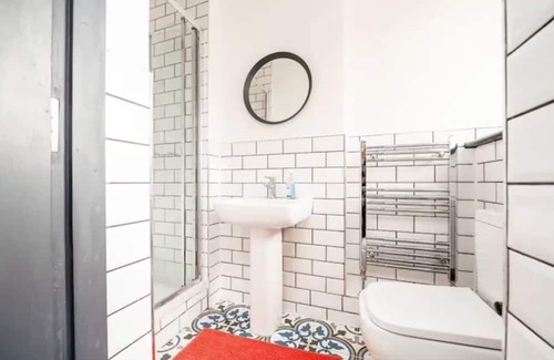 Grimsby Casa | Guest Homes | Newport House