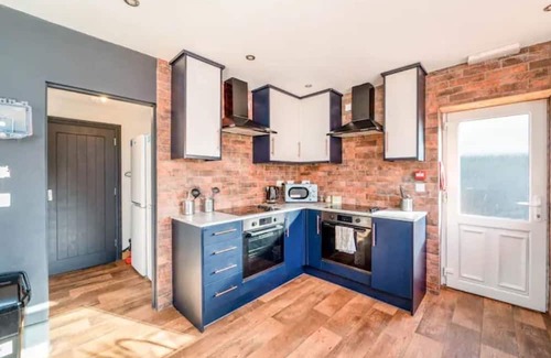 Grimsby Casa | Guest Homes | Newport House