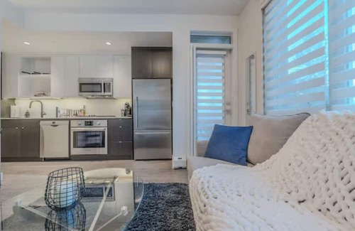 Mission District Apartamento | YYC 1BR Gem | Central Location + Fast WI-FI