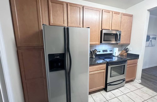 Sanford Apartamento | Luxury Sanford FL Apt w/ Private Garage, Pool access, W/D in unit, Patio