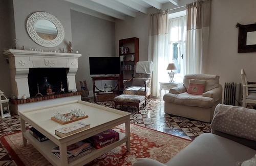 Saint-Valerien Casa | Holiday Home 'Maison Le Rousset' with Private Terrace, Private Garden and Wi-Fi