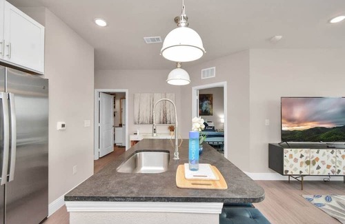 Clear Lake Shores Apartamento | The Coastal Breeze near Kemah Boardwalk and NASA