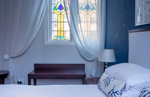 Fresnaye Casa | Remodeled Manor House has large 2 bedroom apartment 2 Bathrooms. Super location