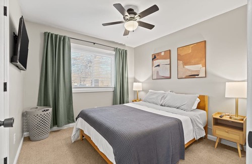 Iowa City Casa | Walk to campus The City Park Pad