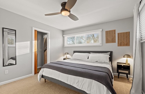 Iowa City Casa | Walk to campus The City Park Pad