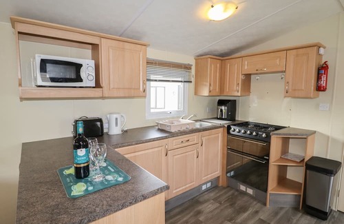 Llandrillo Cabaña | BERWYN VIEW HOLIDAY HOME, family friendly, with a garden in Bala