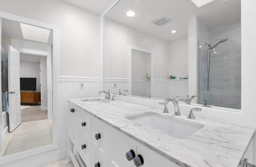 Bothell Casa | Open & Spacious Traditional Home