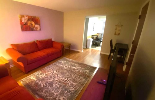 Peoria Condominio | 2 bedroom condo in secure building with pool.