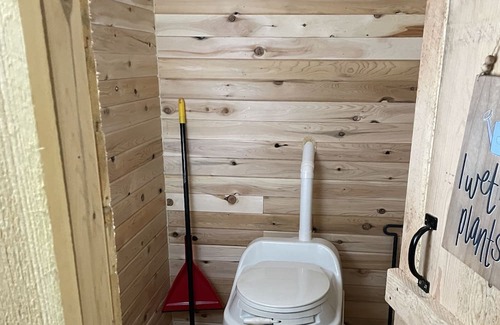 Hastings Highlands Cabina | Lakefront Tiny Home