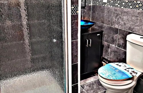 North Philadelphia Apartamento | Philadelphia’s Kickback 2 Kingbed/ Studio Apt