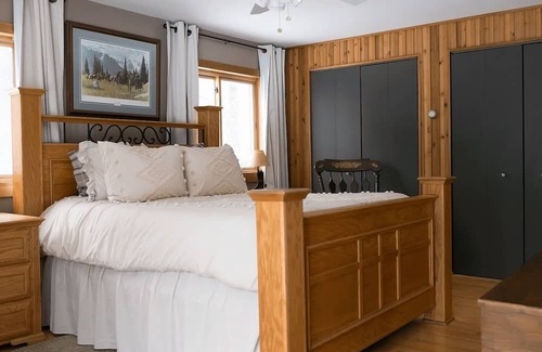 LaPorte Cabina | Unique Northwoods retreat located on 10 acres close to Leech Lake.