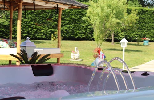 La Lande-de-Fronsac Apartamento | Vrbo Property