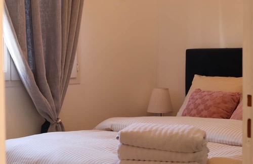 La Lande-de-Fronsac Apartamento | Vrbo Property