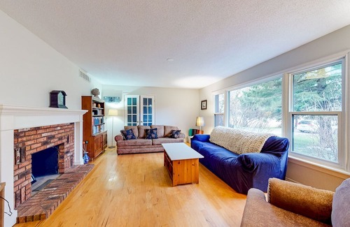 Centre Wellington Casa | Spacious retreat with pool, hot tub, firepit, & two living rooms