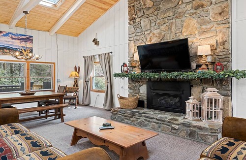 Maggie Valley Cabina | Cozy Creekside Retreat!