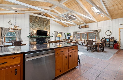 Maggie Valley Cabina | Cozy Creekside Retreat!