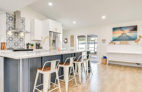 Embassy Hills Casa | Port Richey Home w/ Pool, Near Beach Park!